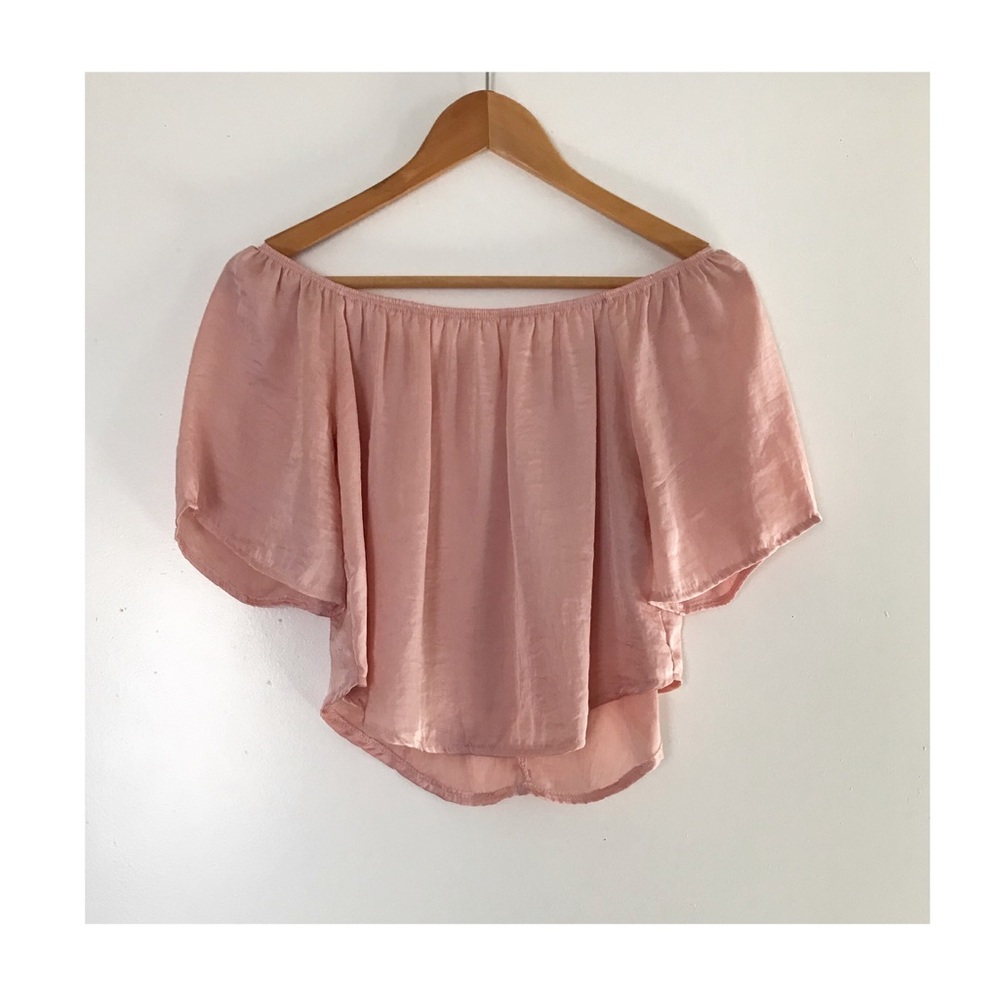 🌸Beautiful Satin off the Shoulder Top💕 - Picture 2 of 4